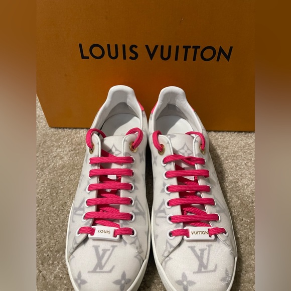 Louis Vuitton Sneakers - Picture 1 of 4